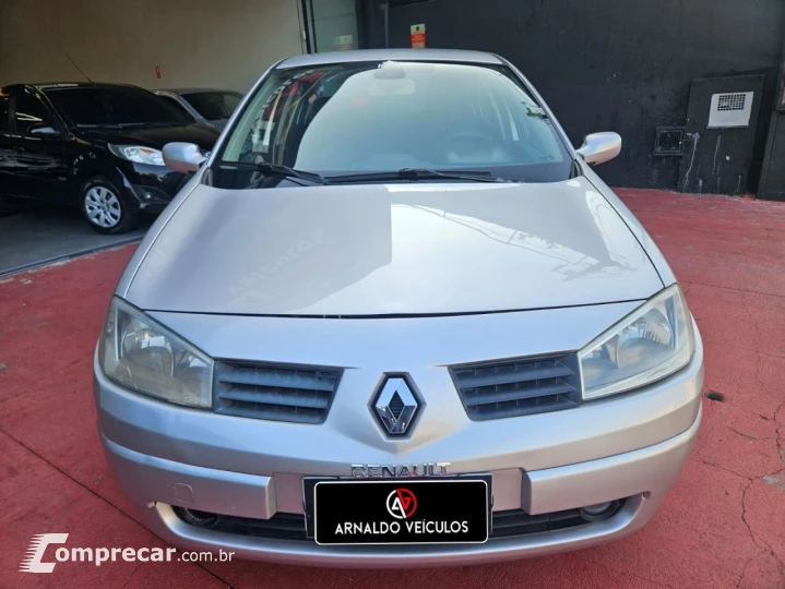 Megane Sedan Dynamique Hi-Flex 1.6 16V