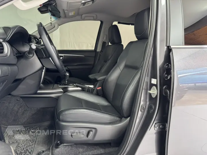 HILUX SW4 2.8 D-4d Turbo SRX 7L 4X4