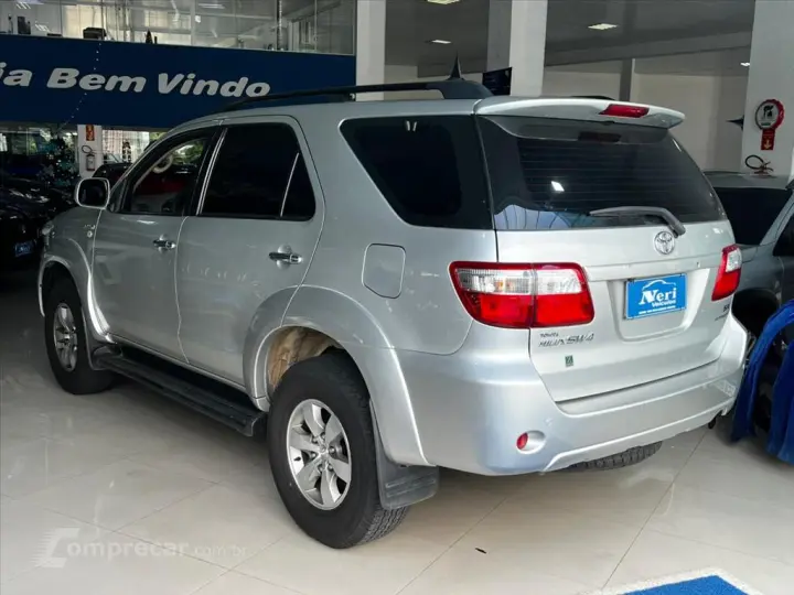 HILUX SW4 2.7 SR 4X2 7 LUGARES 16V GASOLINA 4P AU