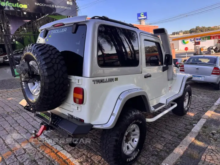 T-4 4x4 3.0 TB Int. Cap. Rígida Diesel