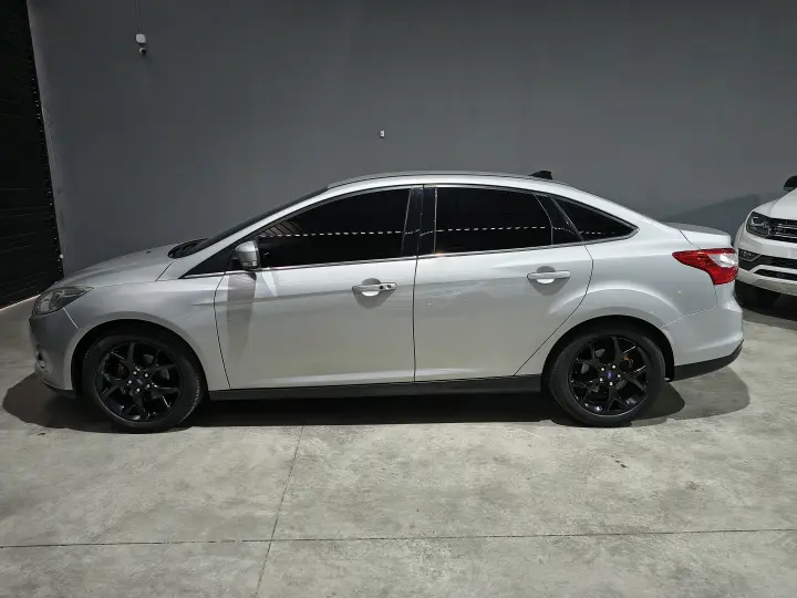 FOCUS 2.0 Titanium Sedan 16V
