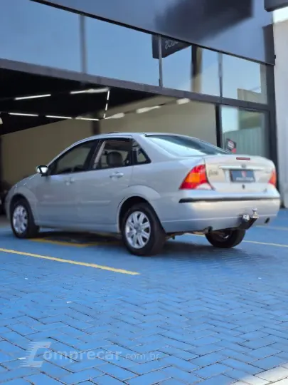 Focus Ghia Sed. 2.0 16V/ 2.0 16V Flex 4p