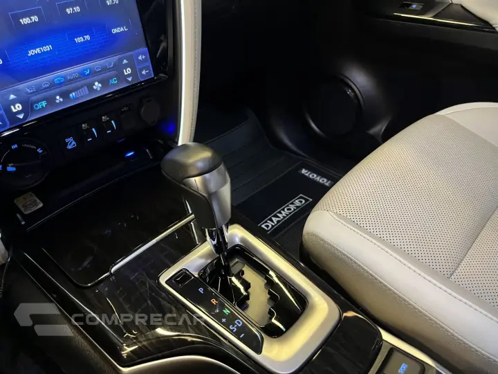 Hilux SW4 2.8 4P SRX 4X4 DIAMOND 7 LUGARES TURBO DIESEL AUTO