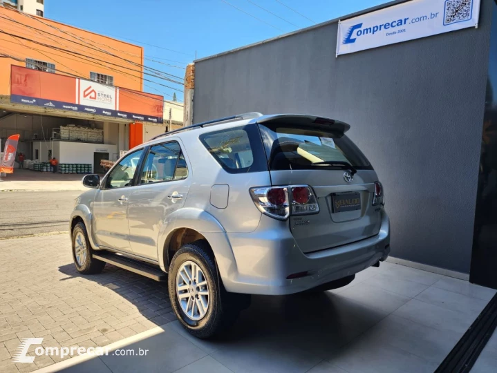 Hilux SW4 SR 4x2 2.7/ 2.7 Flex 16V Aut.
