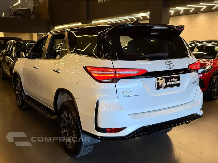 HILUX SW4 2.8 D-4D TURBO DIESEL DIAMOND 7L 4X4 AUTOMÁTICO