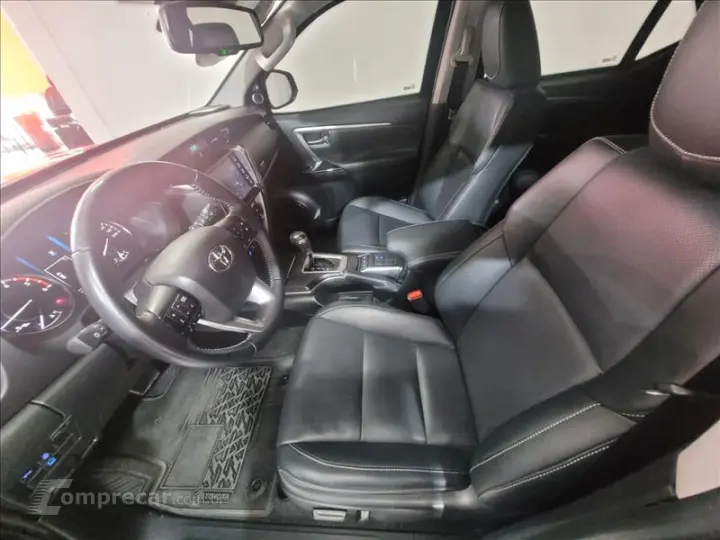 HILUX SW4 2.8 D-4d Turbo SRX 7L 4X4