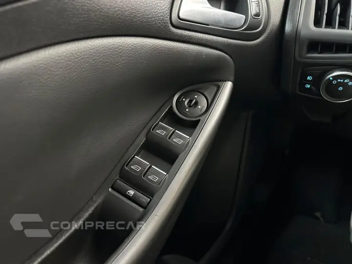 FOCUS 2.0 Titanium Hatch 16V
