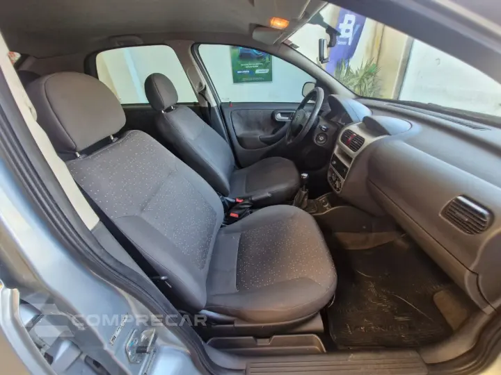 CORSA 1.4 MPFI Premium Sedan 8V