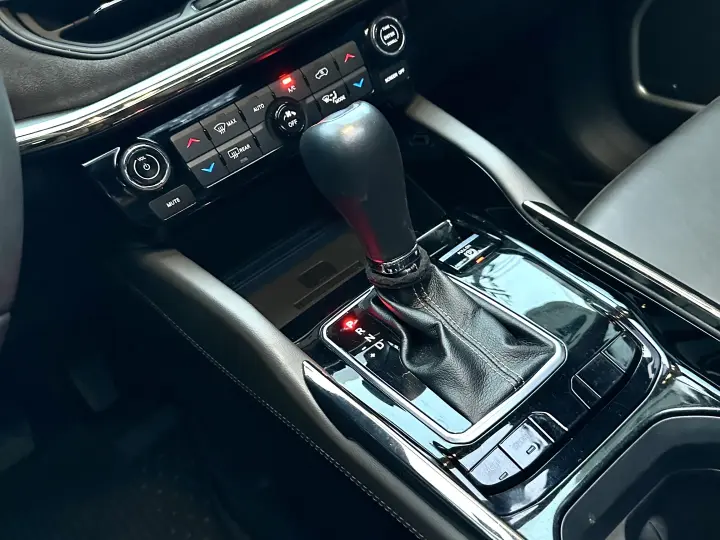 COMMANDER 1.3 T270 TURBO FLEX OVERLAND AT6