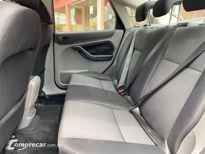 FOCUS SEDAN 2.0