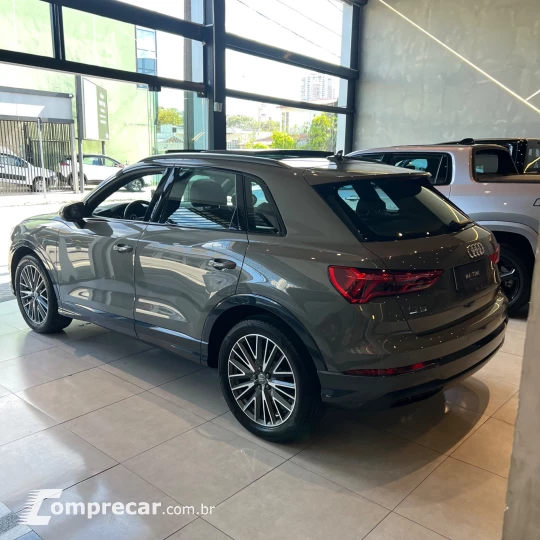 Q3 Black Ed. 1.4 TFSI Flex/Black S-tron.