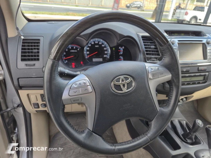 Hilux SW4 3.0 16V 4P SRV 4X4 7 LUGARES TURBO DIESEL AUTOMÁTI