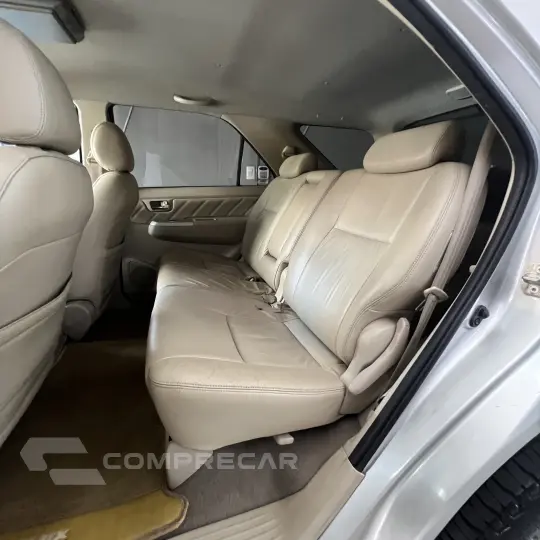 Hilux SW4 SRV D4-D 4x4 3.0 TDI Dies. Aut