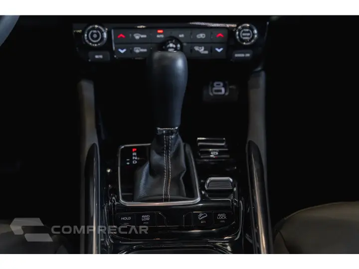 COMMANDER 2.2 TURBO DIESEL OVERLAND AT9