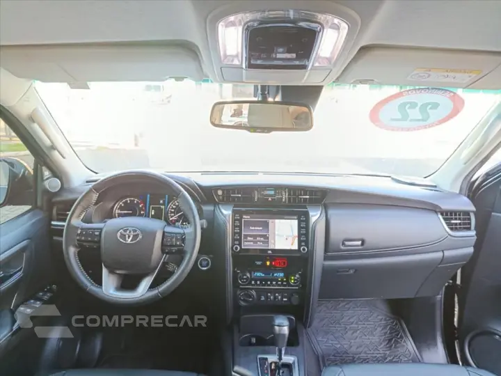 HILUX SW4 2.8 D-4D TURBO DIESEL SRX 7L 4X4 AUTOMÁ