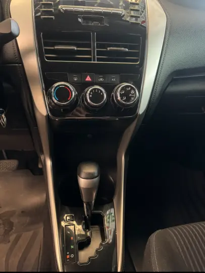 YARIS 1.5 16V Sedan XS Connect