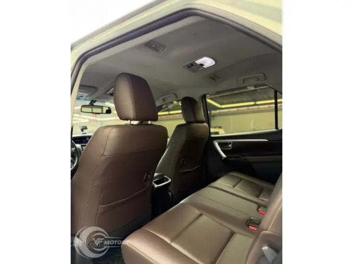 HILUX SW4 2.8 SRX 4X4 16V TURBO INTERCOOLER DIESEL 4P AUTOMÁ