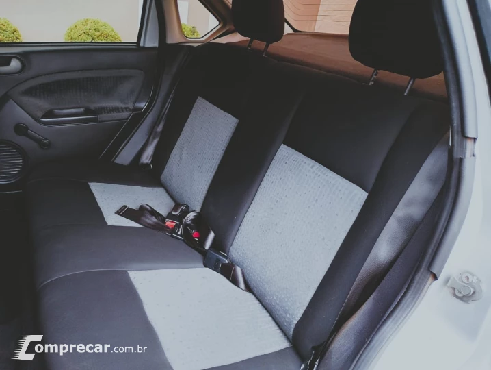 FIESTA 1.6 MPI Class Sedan 8V