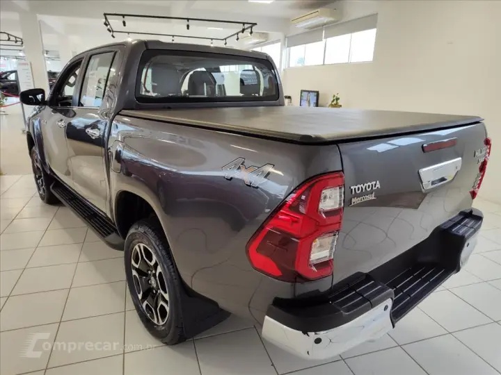 HILUX 2.8 D-4D TURBO DIESEL CD SRX 4X4 AUTOMÁTICO