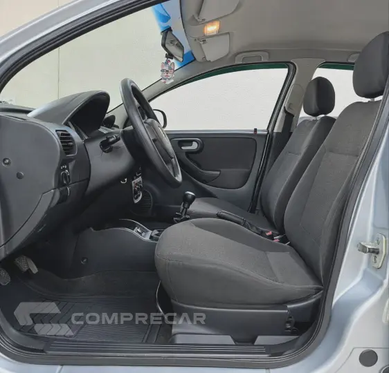 CORSA 1.4 MPFI Premium Sedan 8V