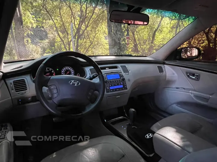 AZERA 3.3 MPFI GLS Sedan V6 24V