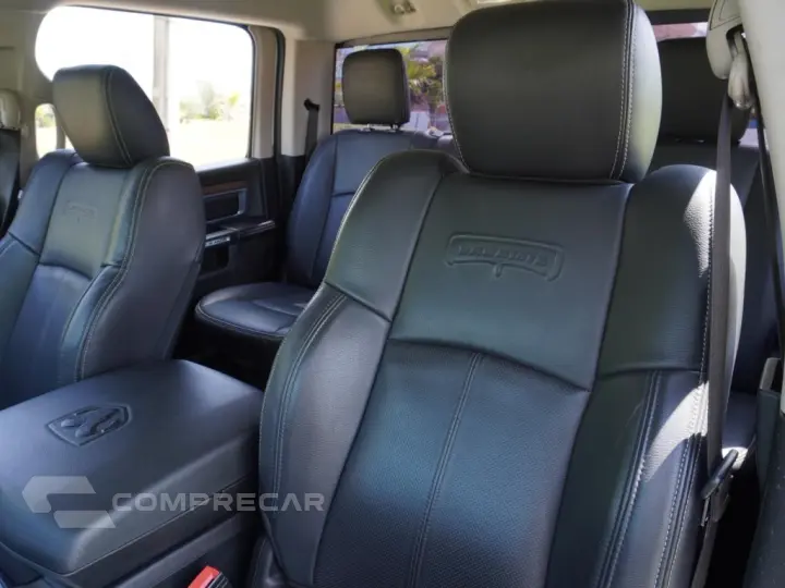 CLASSIC 5.7 V8 GASOLINA LARAMIE NIGHT EDITION CD 4X4 AUTOMÁT