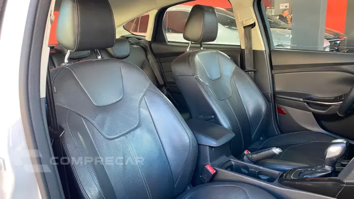 FORD FOCUS 2.0 TITANIUM HATCH 16V