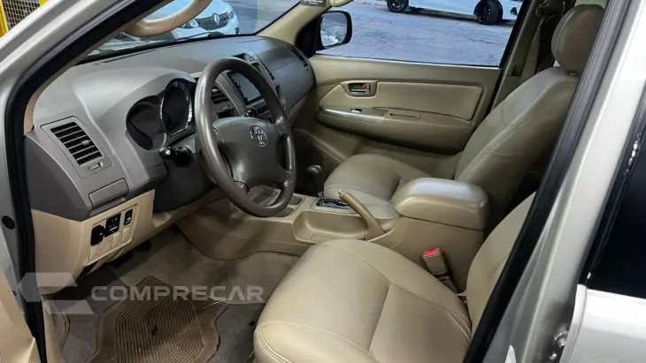 Hilux SW4 2.7 16V 4P SR AUTOMÁTICO