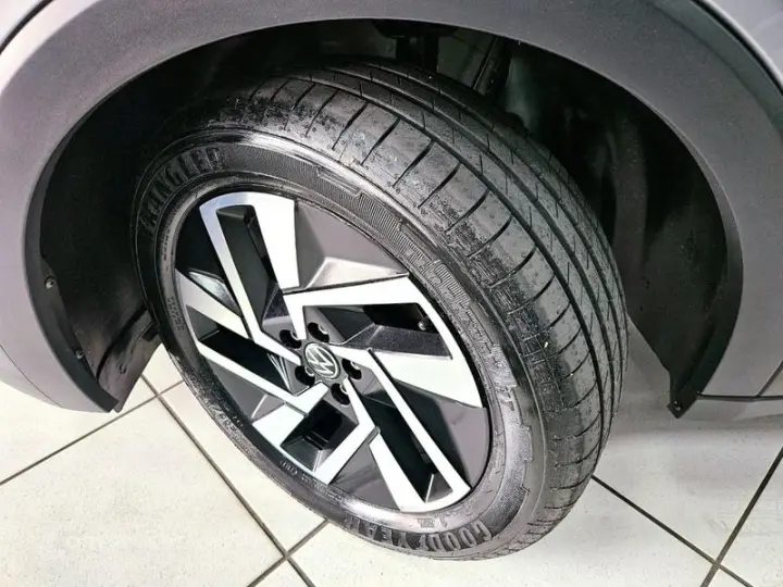 T CROSS HIGHLINE 250 TSI AUT