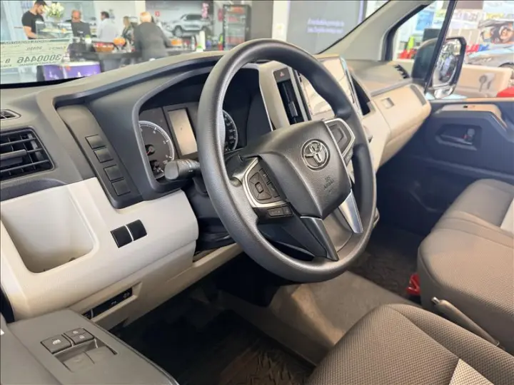 HIACE 2.8 D-4d Turbo Minibus 15+1 DX