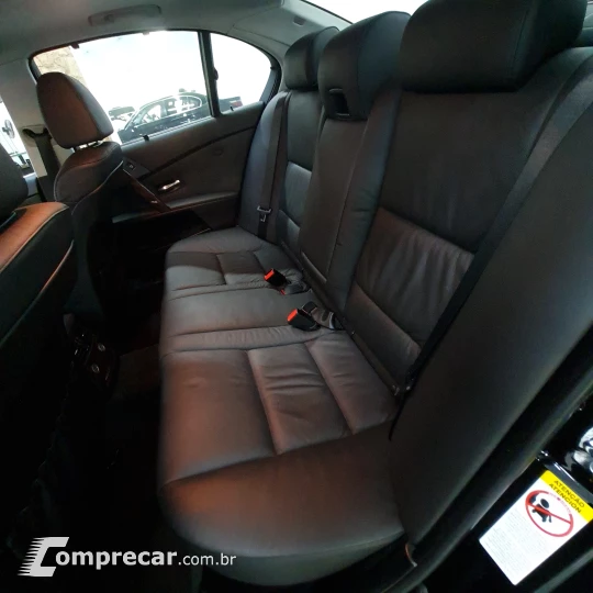 545I 4.4 Sedan V8 32V