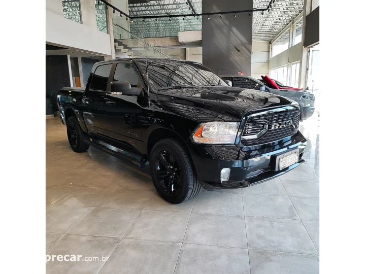 CLASSIC 5.7 V8 GASOLINA LARAMIE NIGHT EDITION CD 4X4 AUTOMÁT