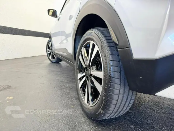 KICKS ADVANCE CVT