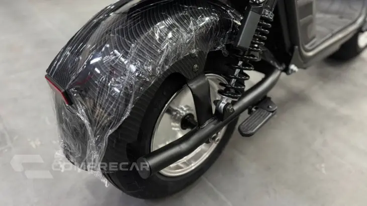 SCOOTER ELETRICA CHOPPER X13 PRETA 1000W