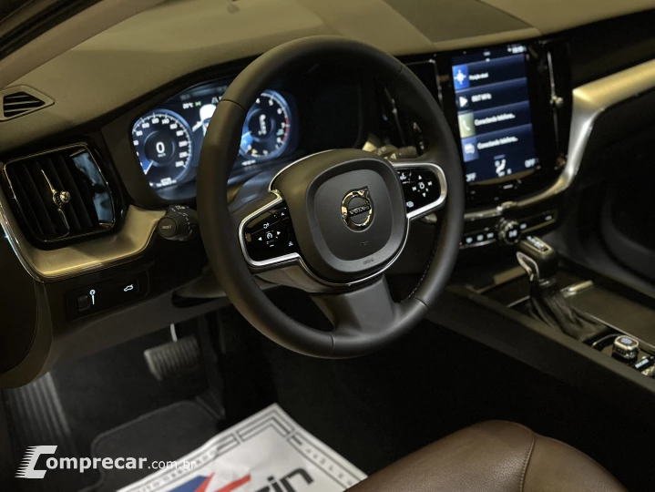 XC40 2.0 T5 Momentum AWD Geartronic