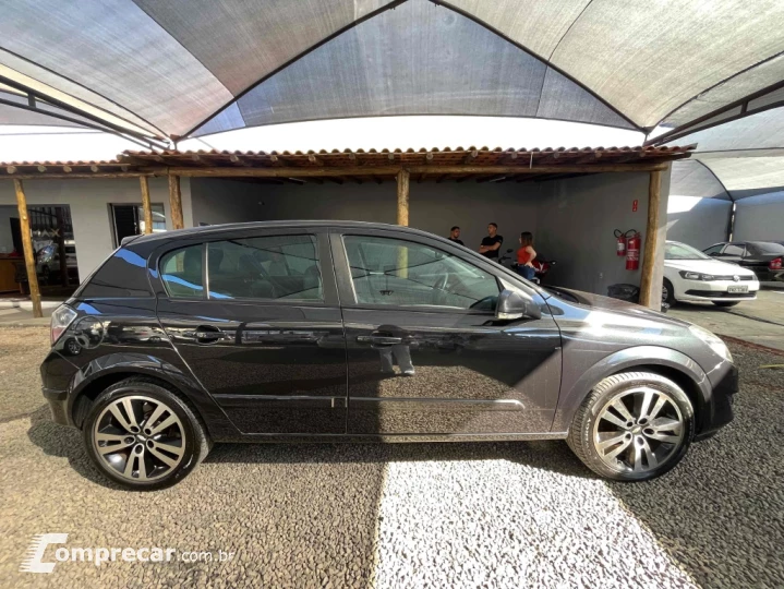 VECTRA 2.0 MPFI GT HATCH 8V FLEX 4P MANUAL