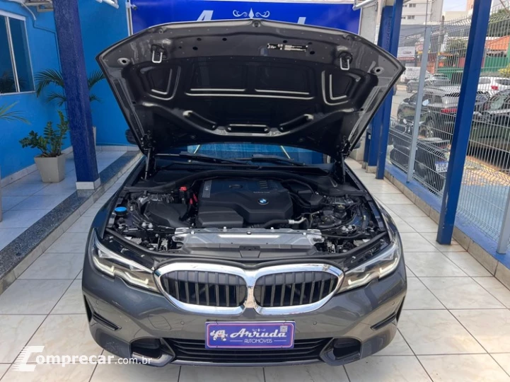 320i