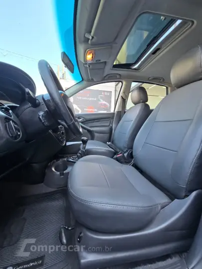 Focus Ghia Sed. 2.0 16V/ 2.0 16V Flex 4p