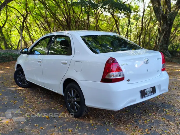 ETIOS 1.5 X PLUS SEDAN 16V FLEX 4P AUTOMÁTICO