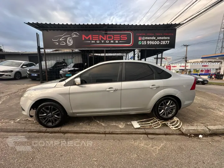 FOCUS SEDAN
