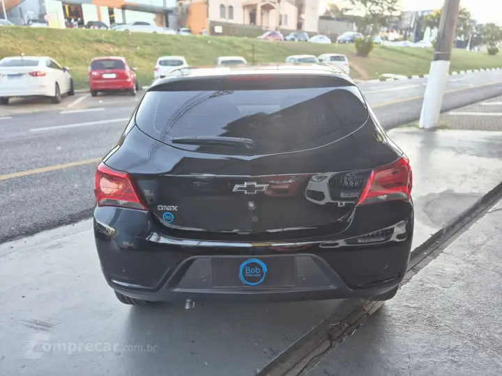 ONIX HATCH LT 1.0 8V FlexPower 5p Mec.