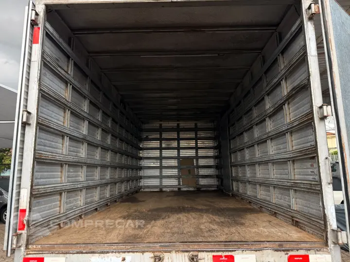 CARGO 815 4X2