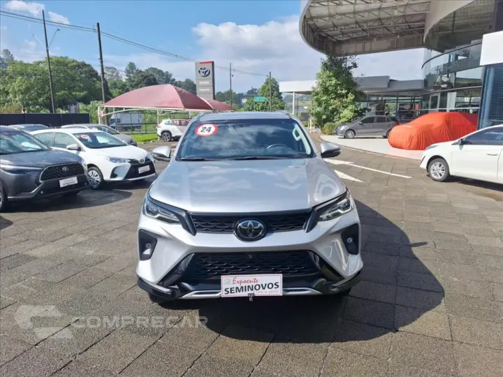 HILUX SW4 2.8 D-4D TURBO DIESEL SRX PLATINUM 7L 4