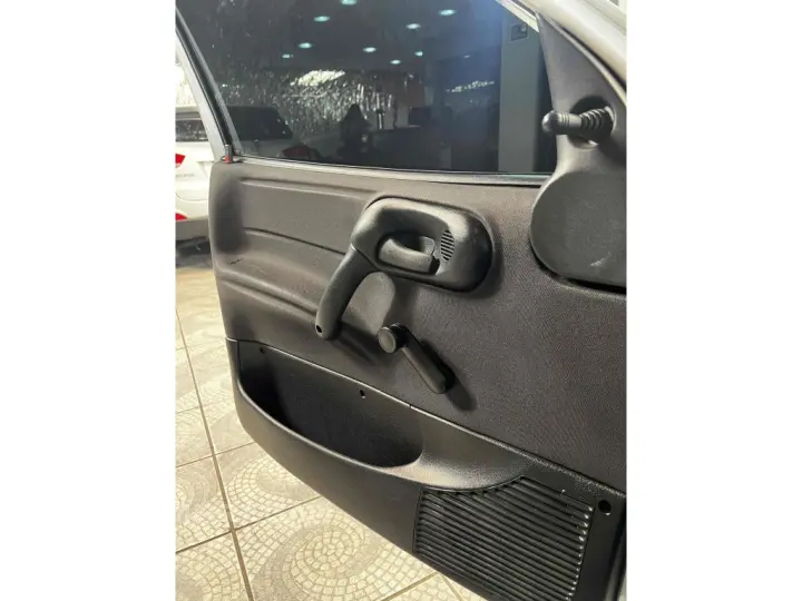 CLASSIC 1.0 MPFI LS 8V FLEX 4P MANUAL