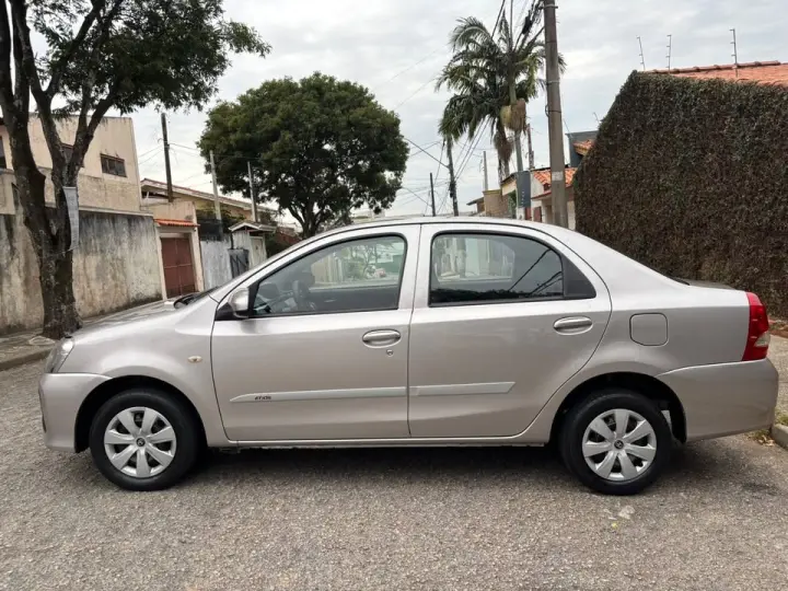 ETIOS 1.5 X Sedan 16V