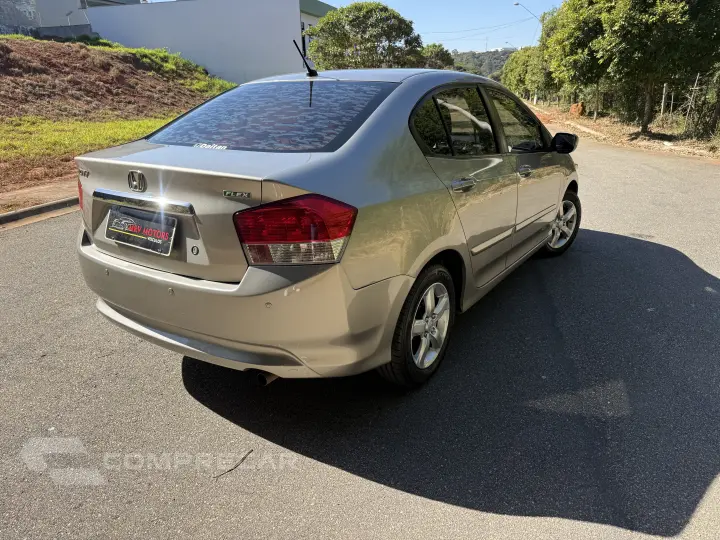 CITY 1.5 DX Sedan 16V