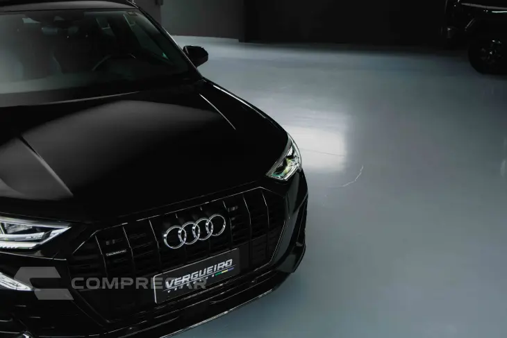 Q3 2.0 40 TFSI Performance Black Quattro