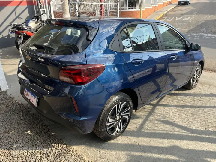 Onix Hatch 1.0 4P FLEX LT PLUS