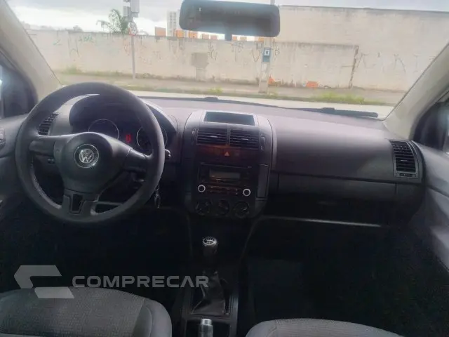 POLO SEDAN - 1.6 MI 8V 4P MANUAL