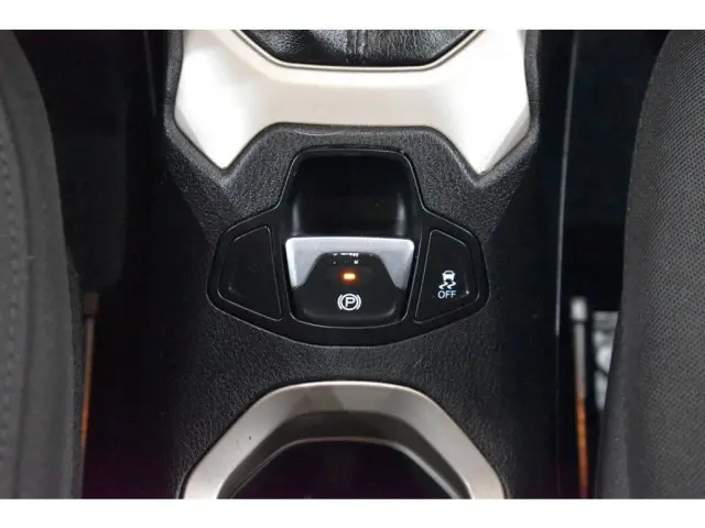 RENEGADE - 1.8 16V LONGITUDE 4P AUTOMÁTICO